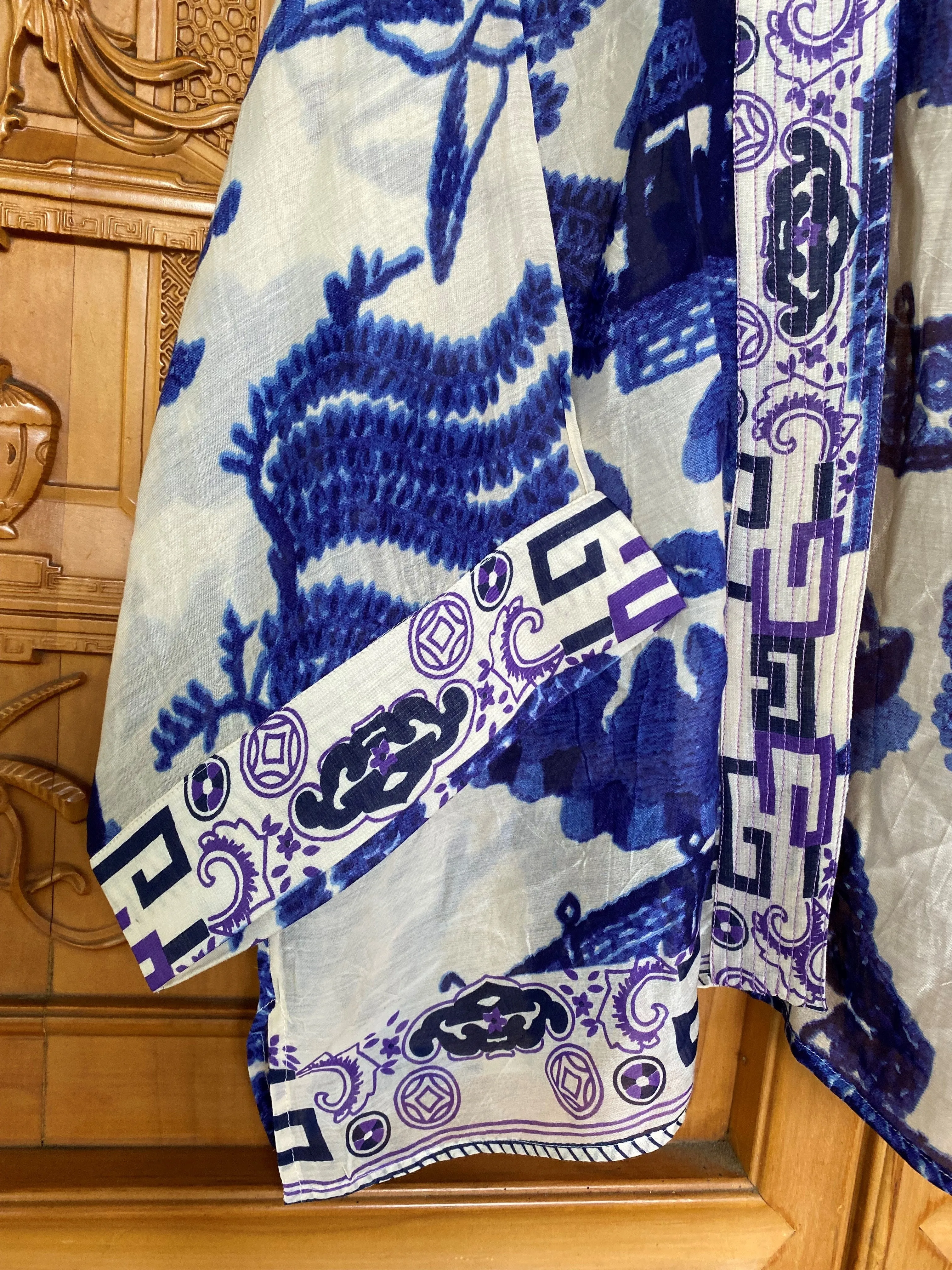 BLUE WILLOW PRINT SHORT KIMONO