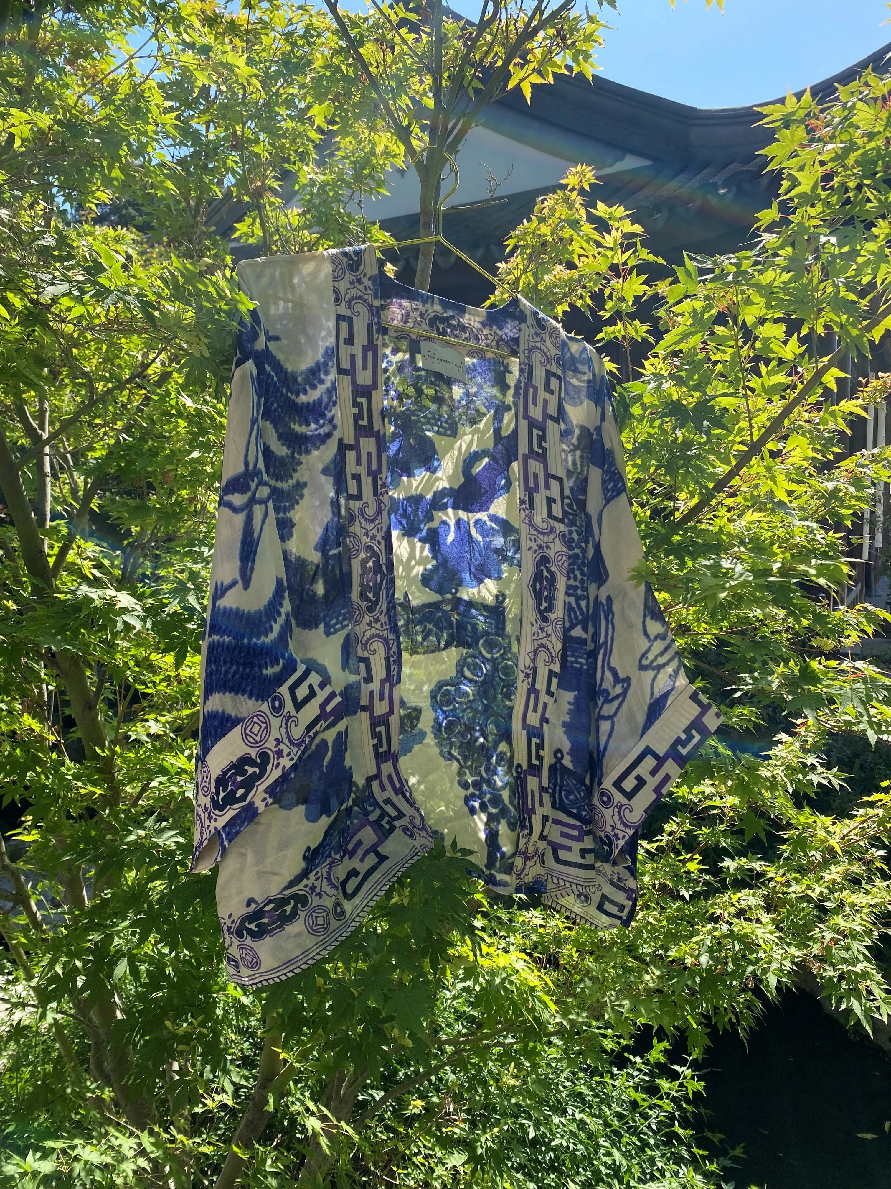 BLUE WILLOW PRINT SHORT KIMONO
