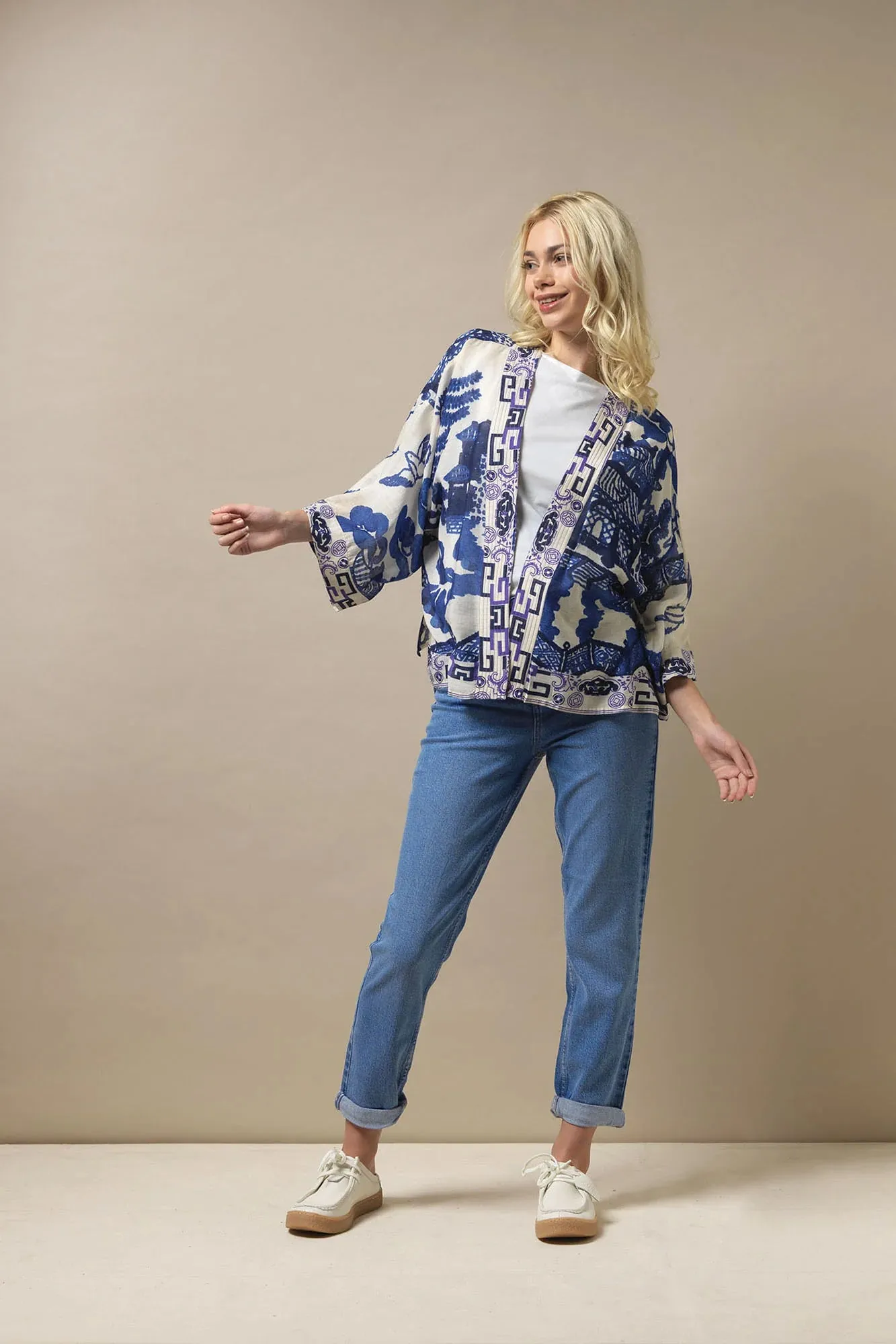 BLUE WILLOW PRINT SHORT KIMONO