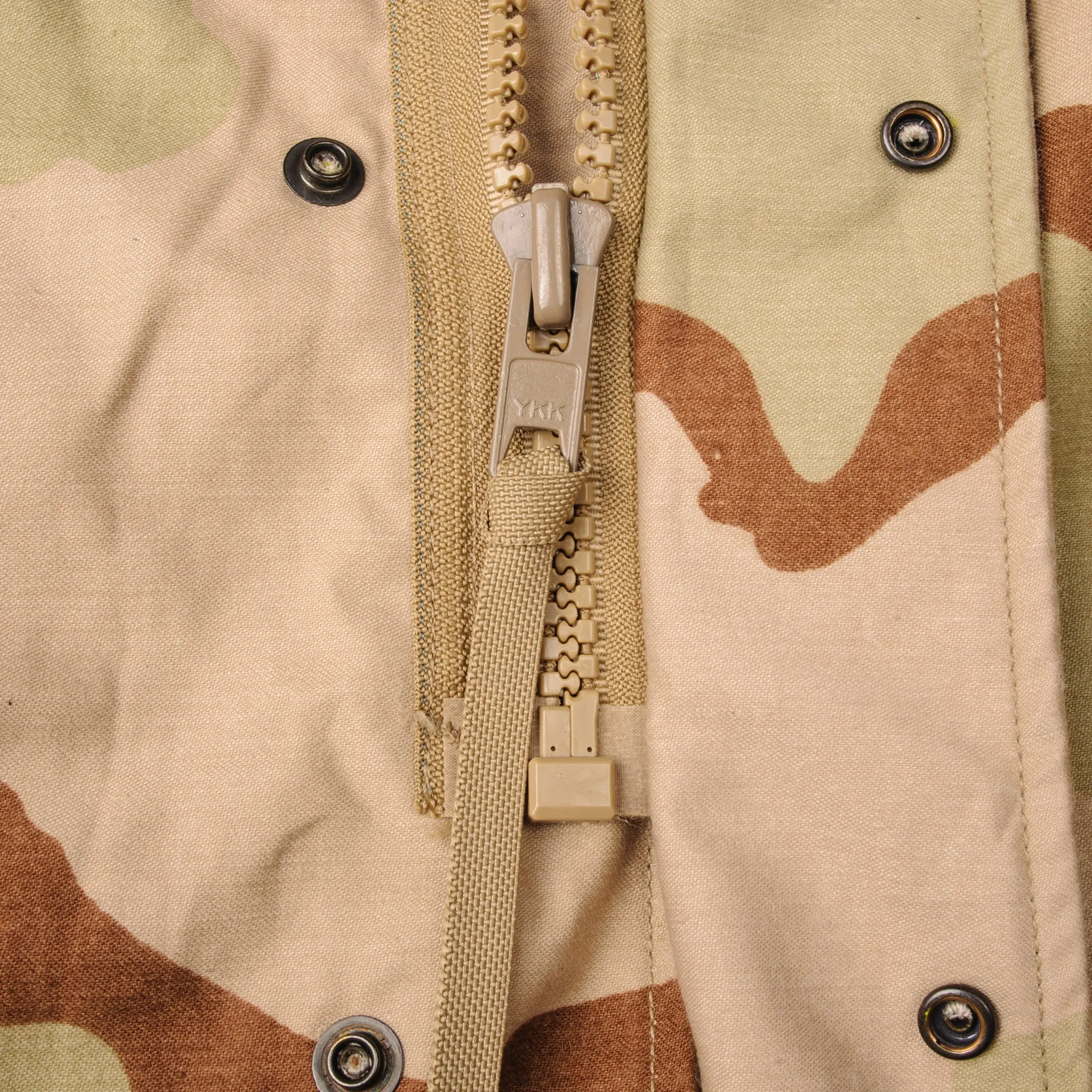 VINTAGE US ARMY M-1965 M65 FIELD JACKET DESERT CAMOUFLAGE PATTERN 1991 GULF WAR SIZE MEDIUM REGULAR