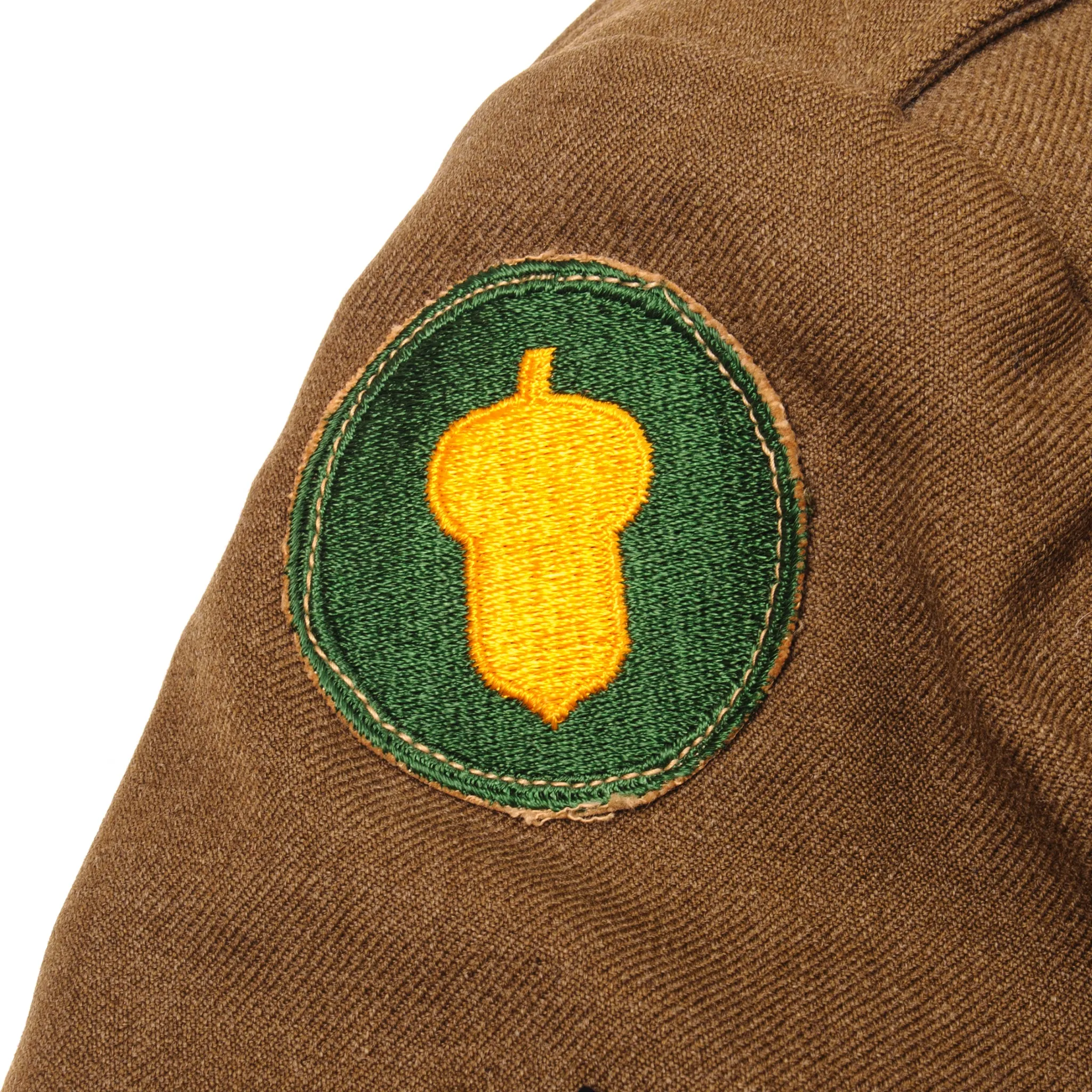 VINTAGE US ARMY WOOL FIELD JACKET WW2 ERA SIZE 34S WITH PATCHES, INSIGNIAS AND RIBBONS